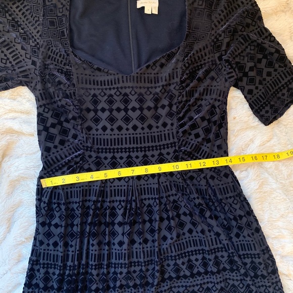 ANTHRO Meadow Rue Geo Velvet Burnout Dress in Navy - Picture 5 of 8